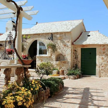 Apartments Nejasmic - Little House For Peaceful And Domestic Vacation Бол Экстерьер фото