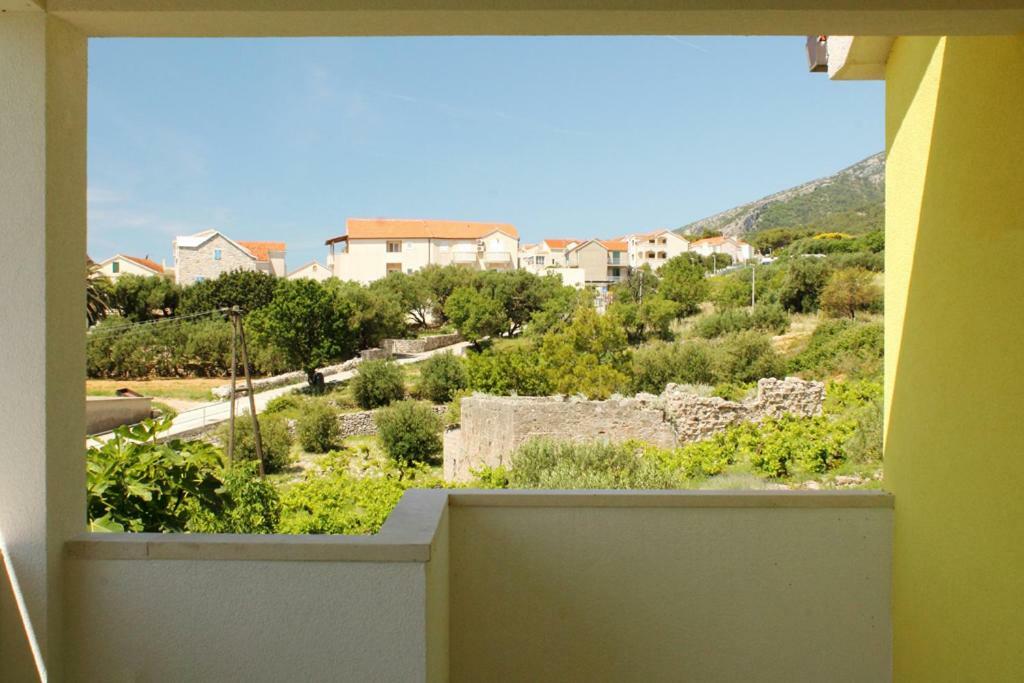 Apartments Nejasmic - Little House For Peaceful And Domestic Vacation Бол Экстерьер фото