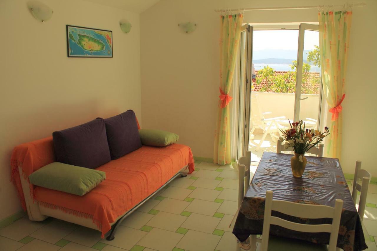 Apartments Nejasmic - Little House For Peaceful And Domestic Vacation Бол Экстерьер фото