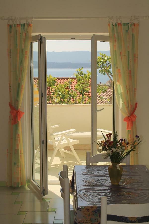 Apartments Nejasmic - Little House For Peaceful And Domestic Vacation Бол Экстерьер фото